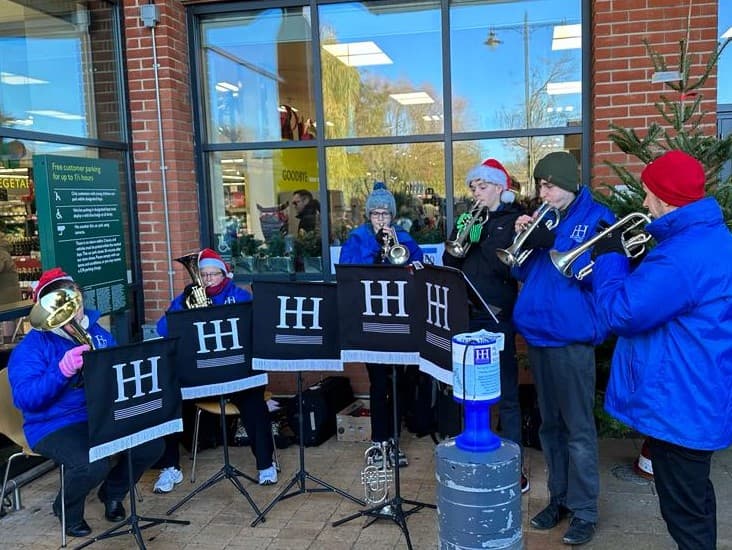 Waitrose Carolling Dec 2022 4x3